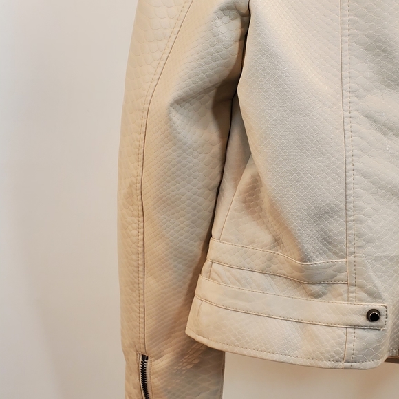 COPY - GUESS SNAKESKIN VEGAN CREME MOTO JACKET, SZ LRG - Picture 13 of 13